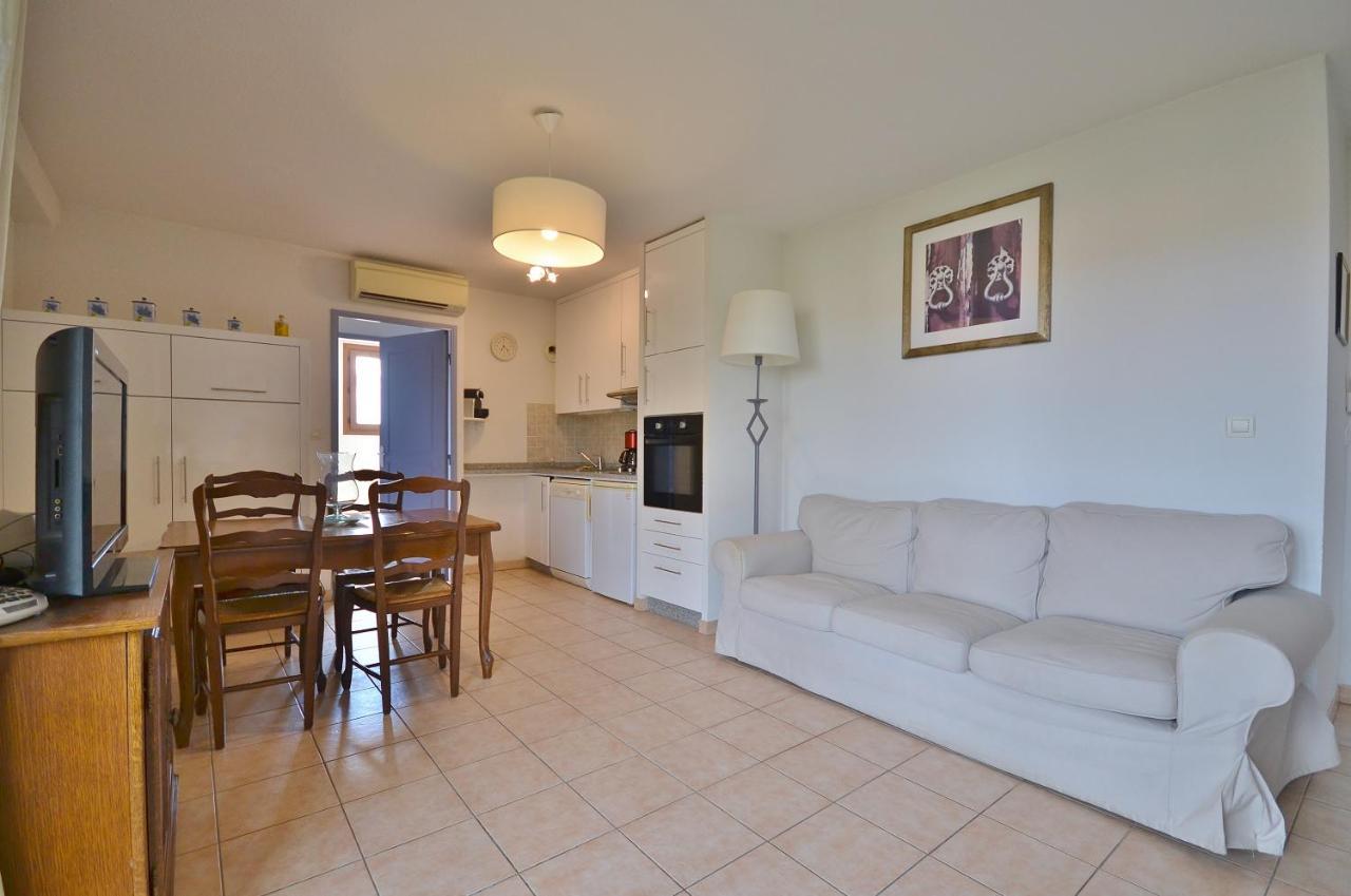 Appartement Dans Residence Avec Piscine Et Parking Uzes Exterior photo