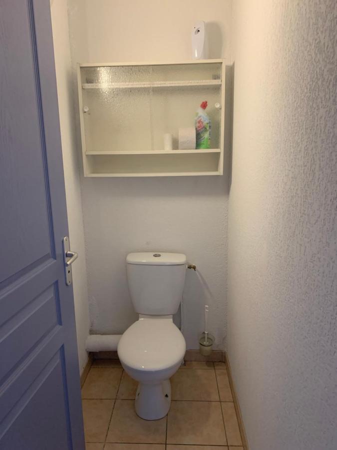 Appartement Dans Residence Avec Piscine Et Parking Uzes Exterior photo
